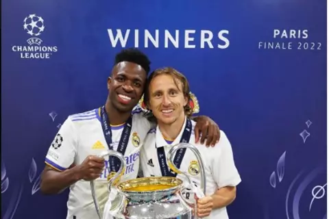  فينيسيوس مودعًا مودريتش: الكرة التي تقدمها كانت فنًا.. وسأفتقدك كثيرًا